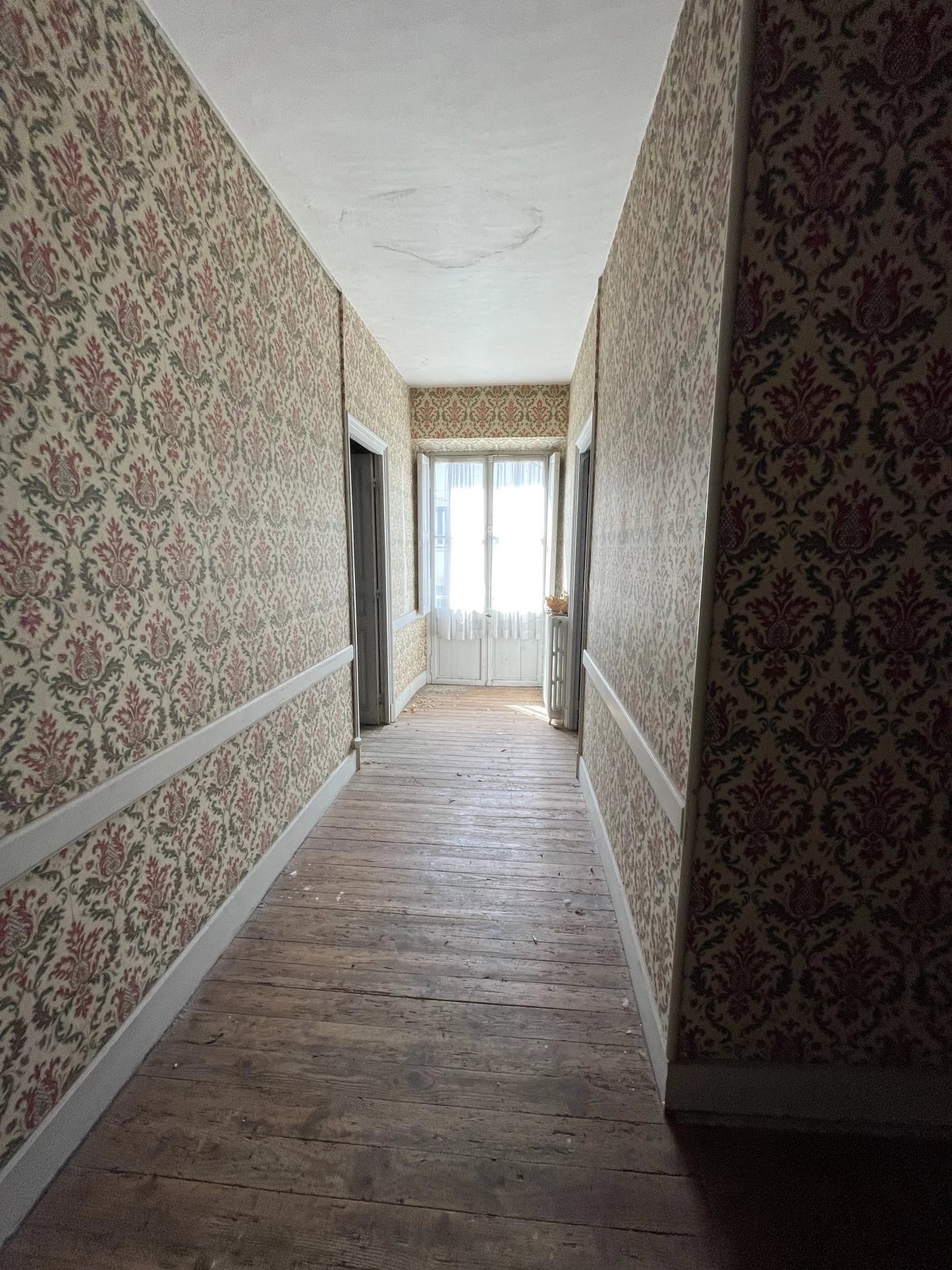 Maison T9 de 245m2 - image 3